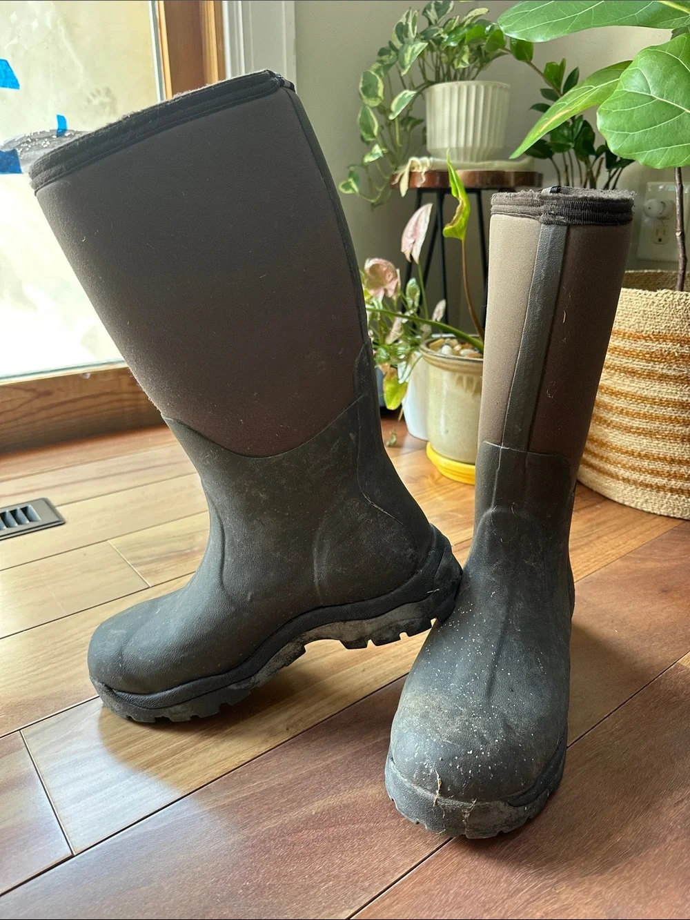 Muck Boots Tall Waterproof Wetland Neoprene Boots Dark Brown/Black Womens 8/8.5